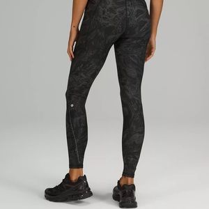 Lululemon Chase The Chill SHR Tight 28" size6